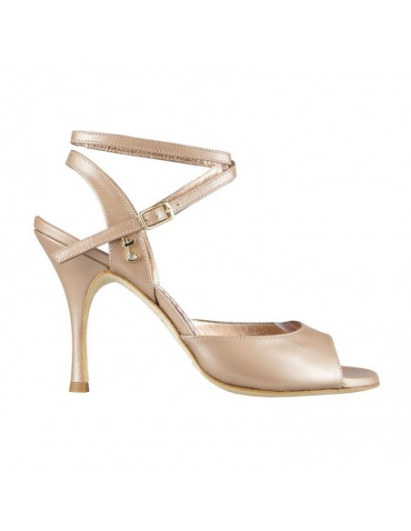 Ladies tango dance shoes for narrow feet in nude pearlised leather for argentine tango or wedding