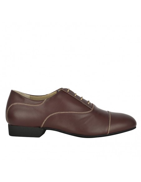 Scarpe da ballo da uomo in pelle marrone cioccolato con cuciture beige per tango argentino, milonga, eventi serali. Lo stile cla