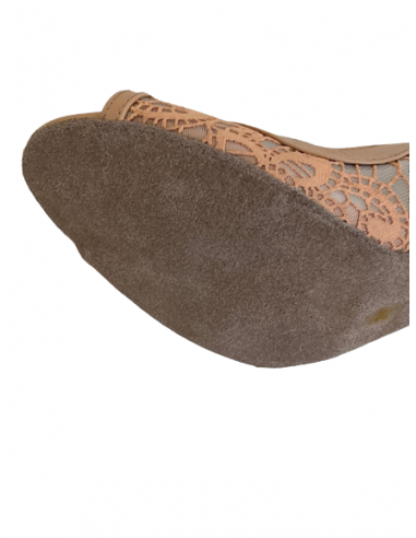 Ladies dance shoes in nude & lace leather with crossover straps for salsa, tango, kizomba