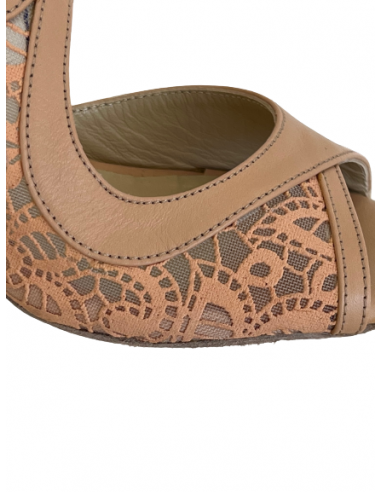 Chaussures de danse en cuir nude et dentelle avec lanières croisées pour salsa, tango, kizomba