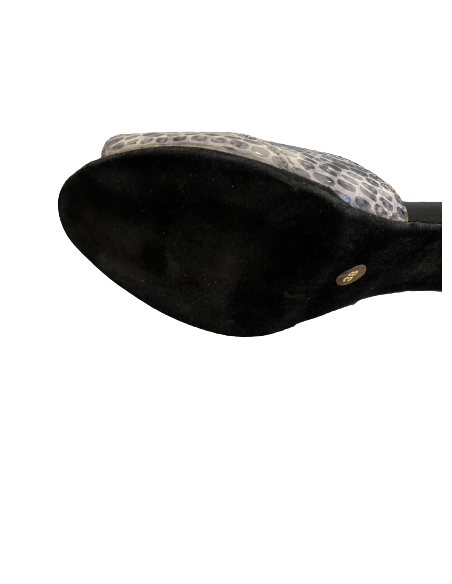 Ladies dance shoes in black leather with embossed snake print front for salsa, tango, kizomba