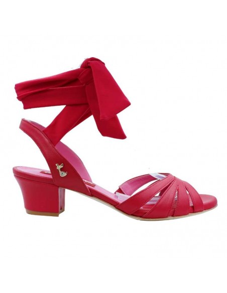 Dance shoes in red leather with ribbon straps for tango, ballroom dancing