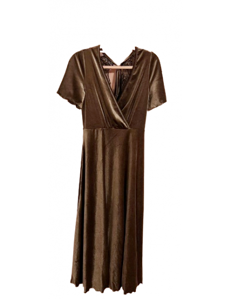 The sensual velvet dress offers comfort when dancing. Perfect for a milonga, tango event, dance party