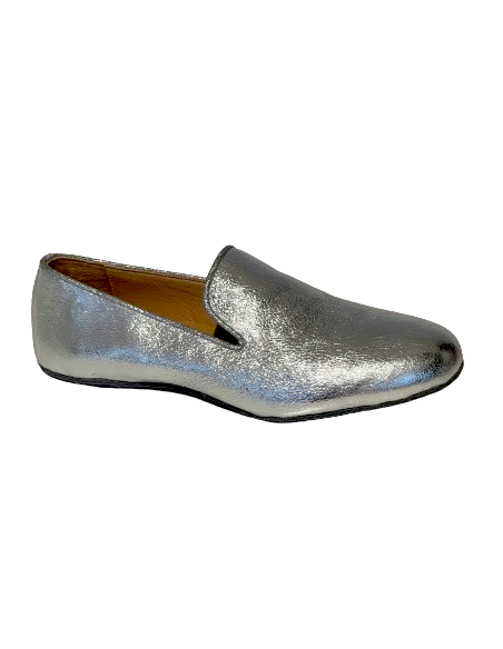 This high-quality dance moccasin is perfect for salsa, bachata or kizomba. It adds a special touch to any dance outfit.