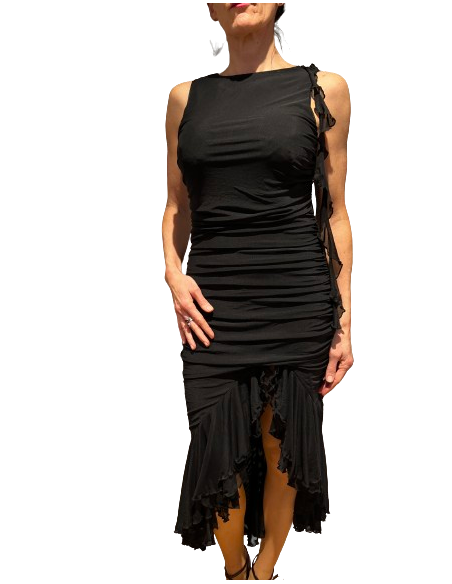 Abito da ballo con tanti delicati volant in un elegante colore nero per festa di salsa o evento di ballo.