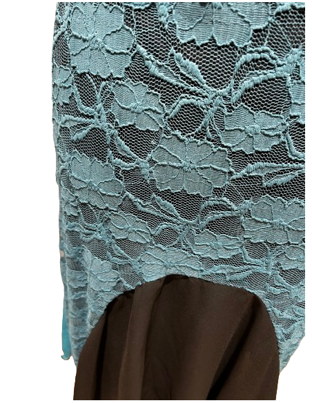 Magnifique robe de danse tango en dentelle extensible vert sarcelle avec un dos à volants. Cette robe attire tous les regards.