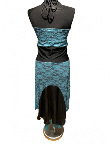 Wunderschönes Neckholder Tango Tanzkleid aus petrol Stretchspitze mit Schwalbenschwanz. Dieses Kleid ist ein Blickfang.