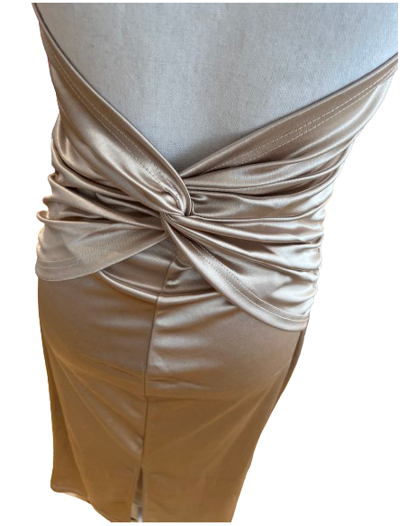 Abito oro a collo alto in lycra per il tango.