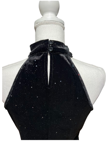 Abito da ballo in velluto nero scintillante con scollo a punta
