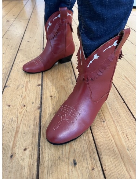 Cool red ankle boots for line dancing – Veryfine Dance Shoes Zurich